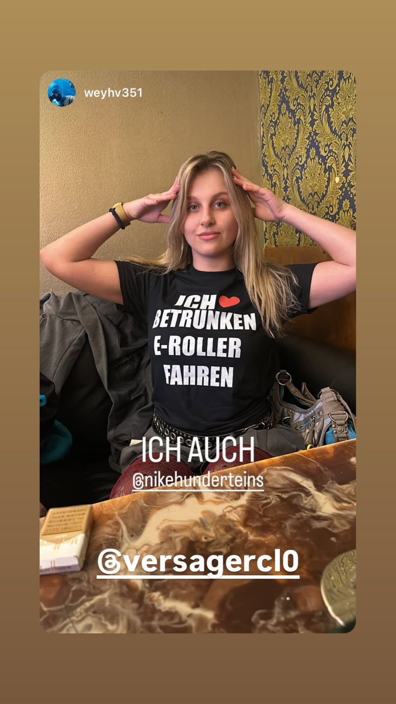 Nike101 im Ich liebe betrunken E-Roller fahren T-Shirt in einem Restaurant
