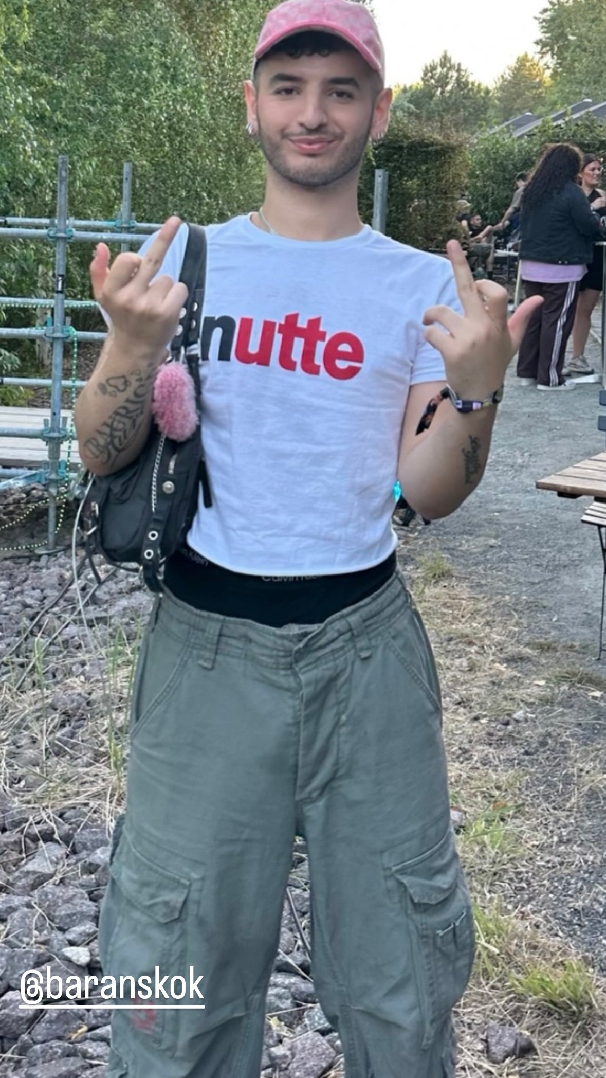 Baran Kok im Nutte T-Shirt von VersagerClo