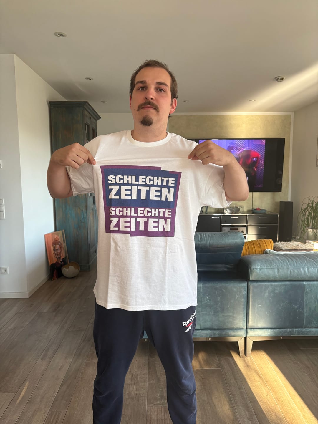 Outfit Bild im Schlechte Zeiten Schlechte Zeiten T-Shirt