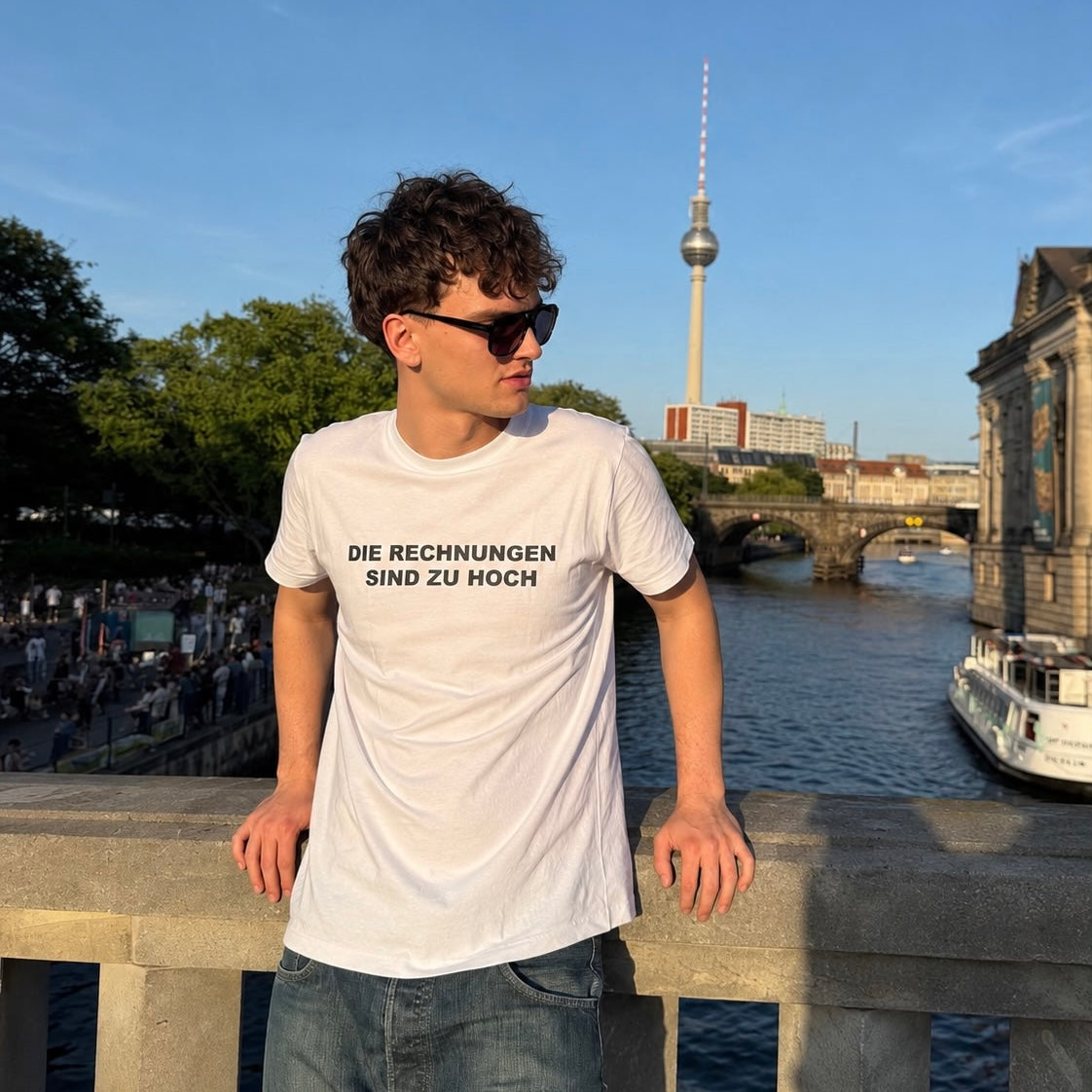 Die Rechnungen sind zu hoch T-Shirt by Freshprinceofberlin