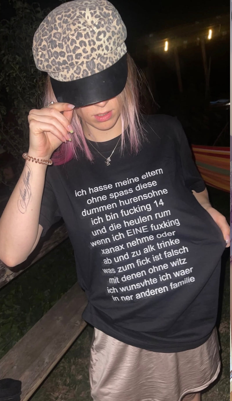 Outfit im Ich hasse meine Eltern T-Shirt