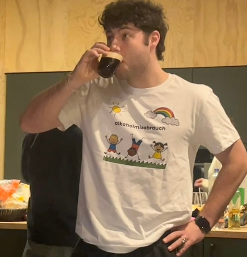 Outfit im alkoholmissbrauch T-Shirt