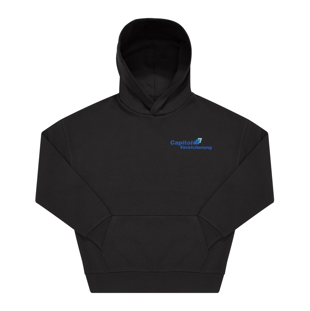 Schwarzer Kapuzenpullover mit kleinem „Capitol Versicherung" Brustprint in Blau, Frontansicht.