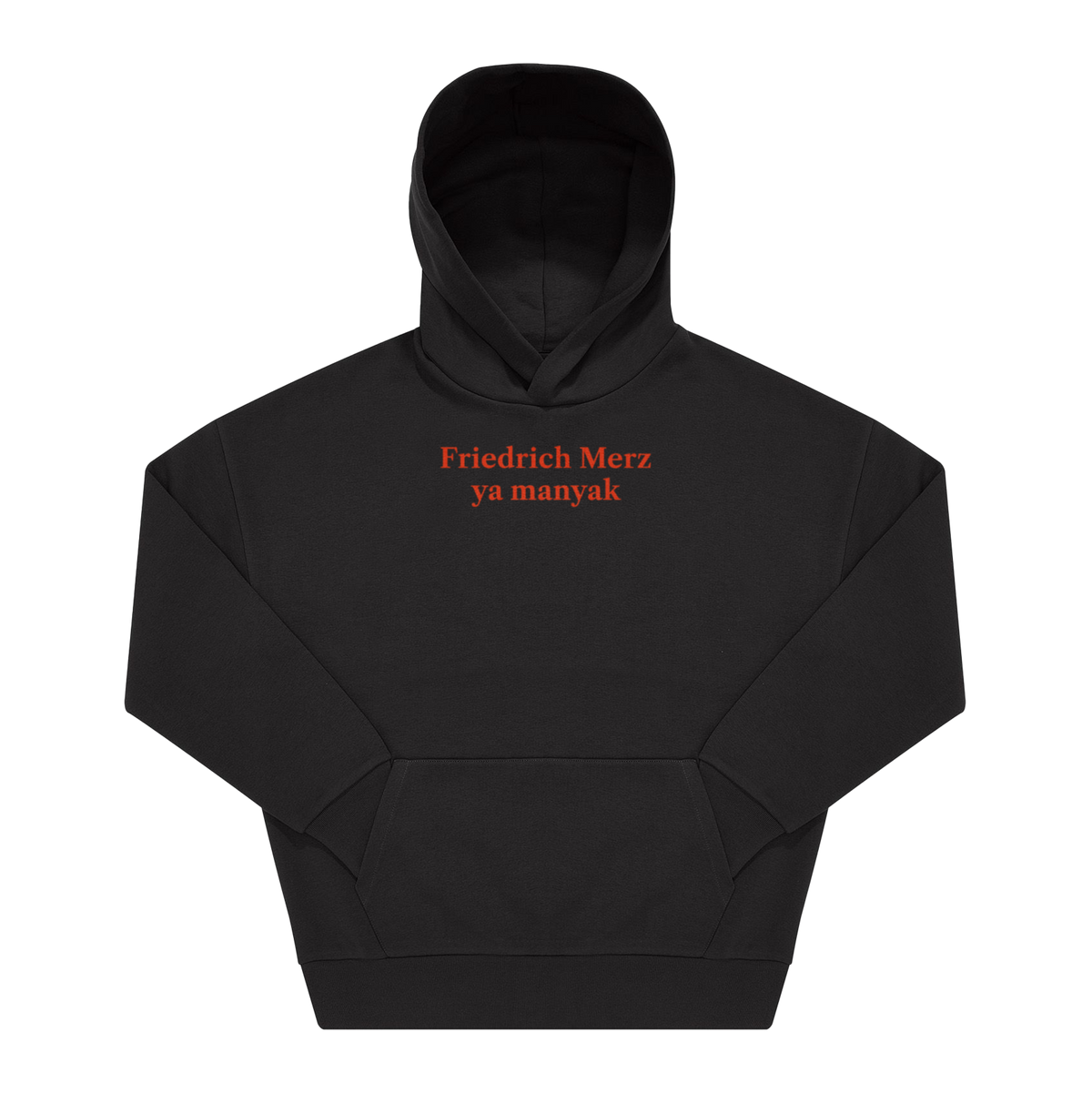 Schwarzer Hoodie mit Frontprint „Friedrich Merz ya manyak" in roter Serifenschrift, mittig auf der Brust.