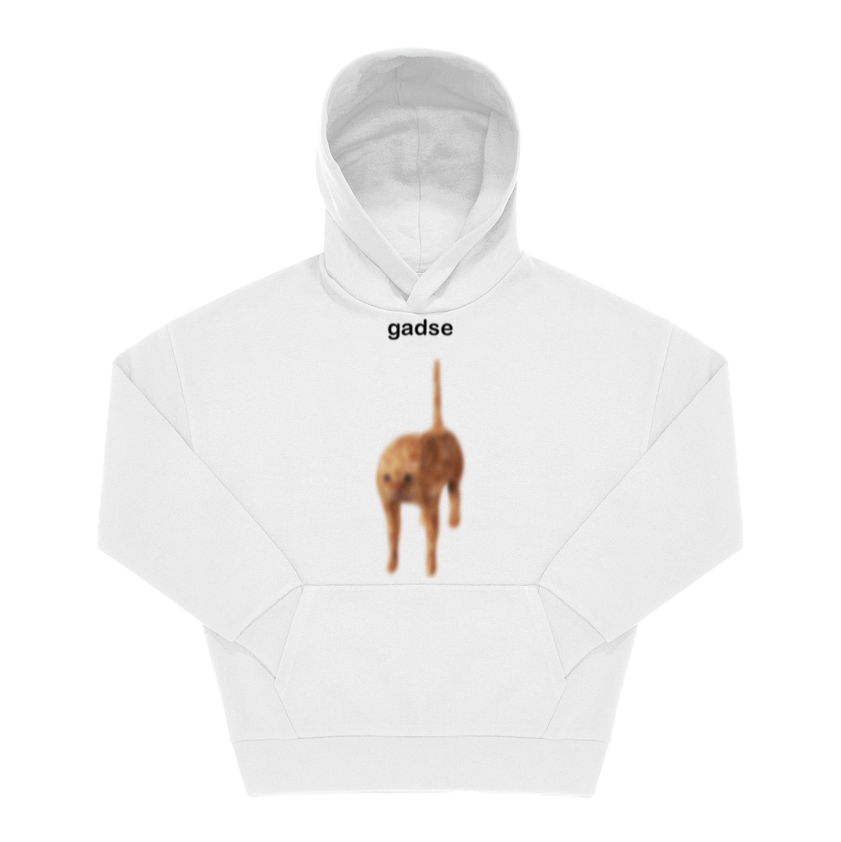 Weißer Hoodie mit Frontprint: Schriftzug „gadse" in Schwarz über unscharfem Foto eines Hundes von hinten